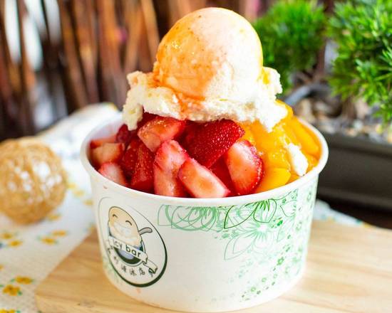 Strawberry Mango Icy with icecream 芒果草莓冰